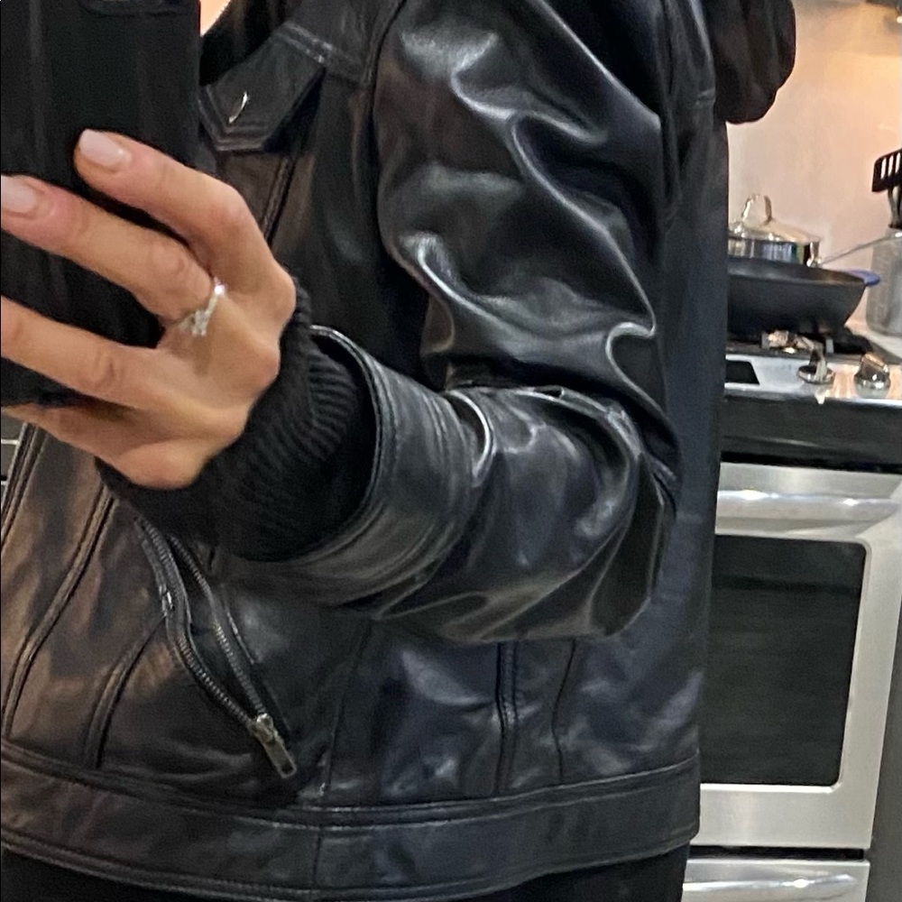 Leather jacket - Picture 6 of 8